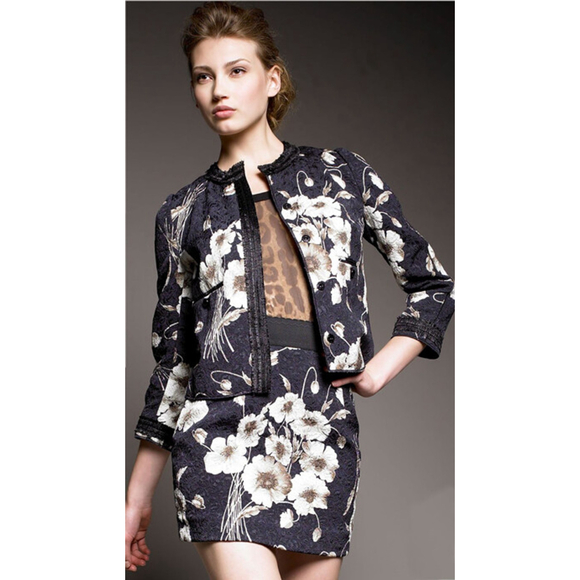 Dolce & Gabbana Jackets & Blazers - DOLCE & GABBANA women’s AUTHENTIC Floral Textured front button jacket blazer